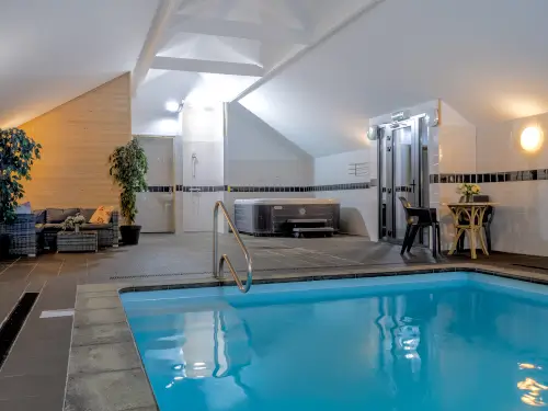 Exclusief vakantiehuis met privé binnenzwembad, bubbelbad & sauna