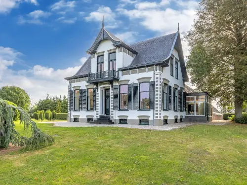 Exclusief vakantiehuis met privé binnenzwembad, bubbelbad & sauna