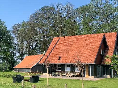 Luxe familiehuis met hottub op een nostalgisch Twents erf